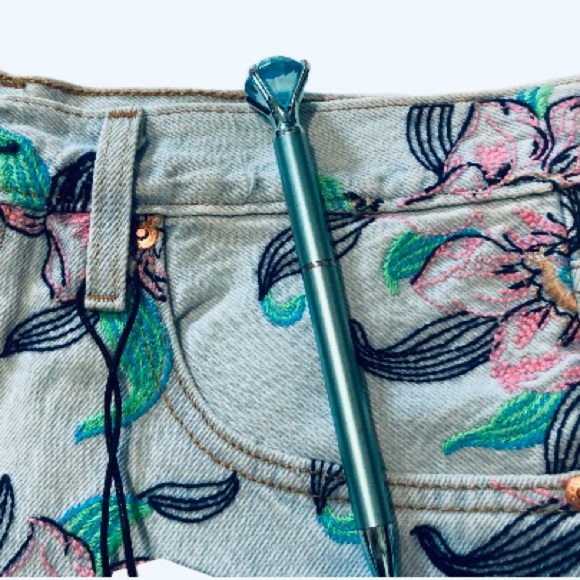 Levi’s 501 High Rise Denim Floral Embroidery Beautiful Shorts Size:31